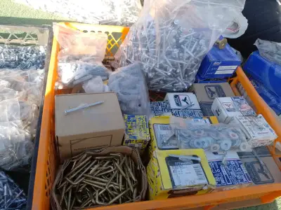 Lote de tornillos tuercas - miniatura 1