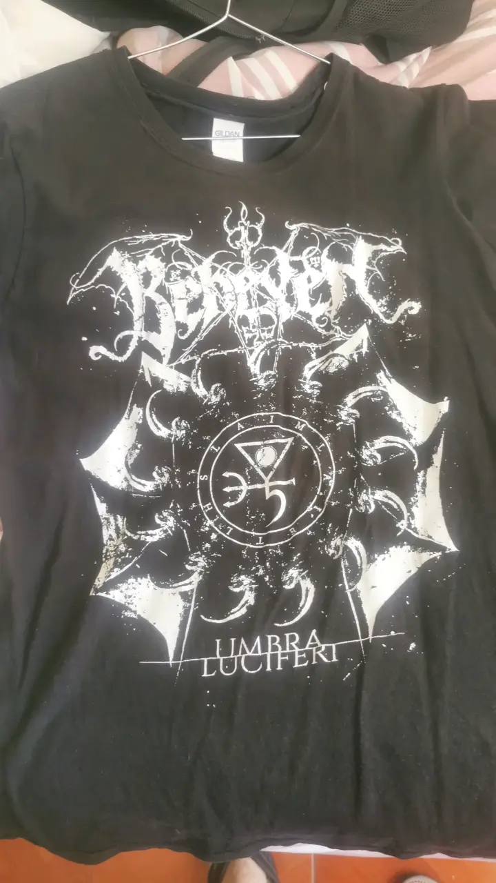 Poleras usadas black metal tallas L y M - 1