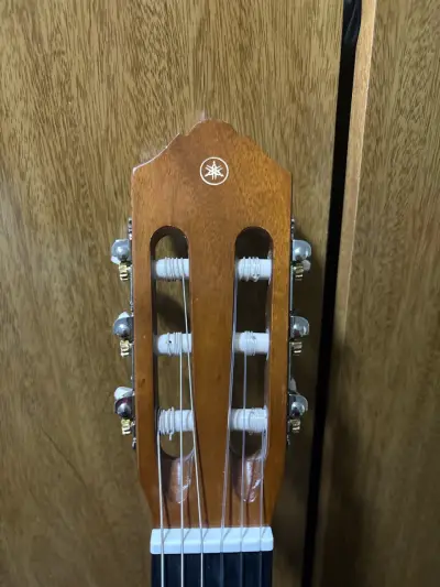 Guitarra Yamaha c40 - miniatura 2