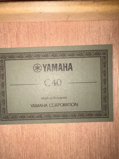 Guitarra Yamaha c40 - miniatura 3