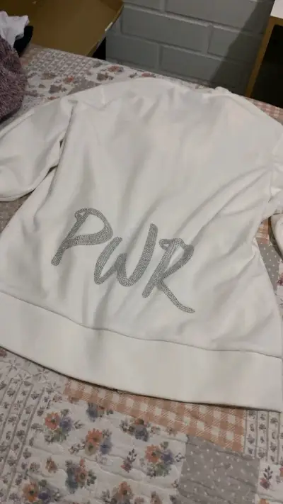 Closet sale nada pasa los 5.000 solo poleron de ❄️ - miniatura 2