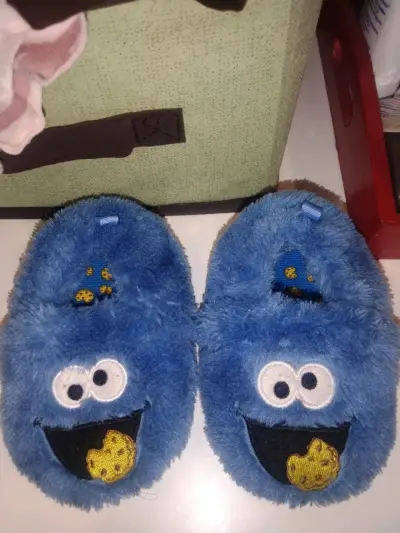 Pantuflas y sandalias de bebé número 18 - miniatura 1