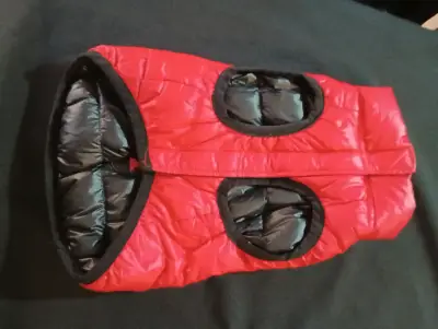 Parka roja acolchada para perrito - miniatura 2