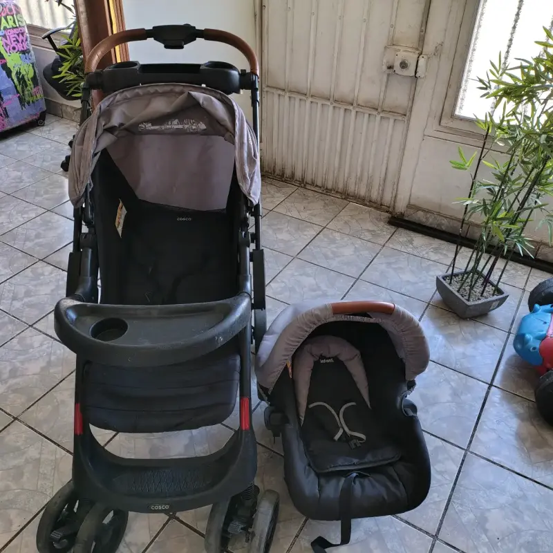Coche con silla de bebé - 2
