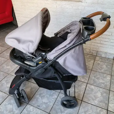Coche con silla de bebé - miniatura 3