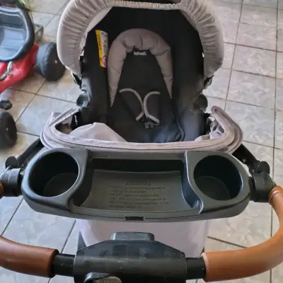 Coche con silla de bebé - miniatura 4