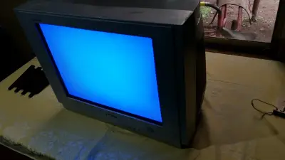 Televisor antiguo Samsung - miniatura 2