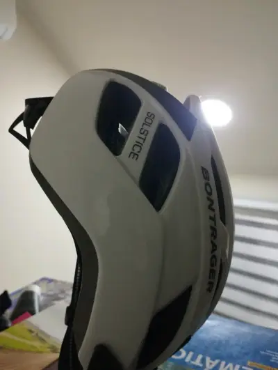 Casco blanco bicicleta o scooter - miniatura 3