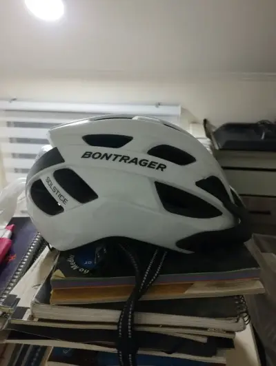 Casco blanco bicicleta o scooter - miniatura 5