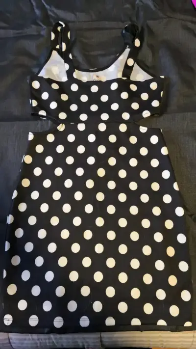 Vestido de mujer - miniatura 1