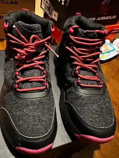 Botines o zapatillas talla 37.5 - miniatura 2