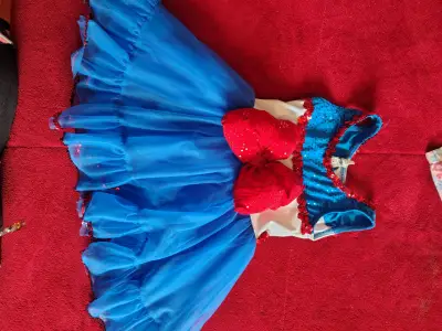 Se vende ropita de niña - miniatura 1