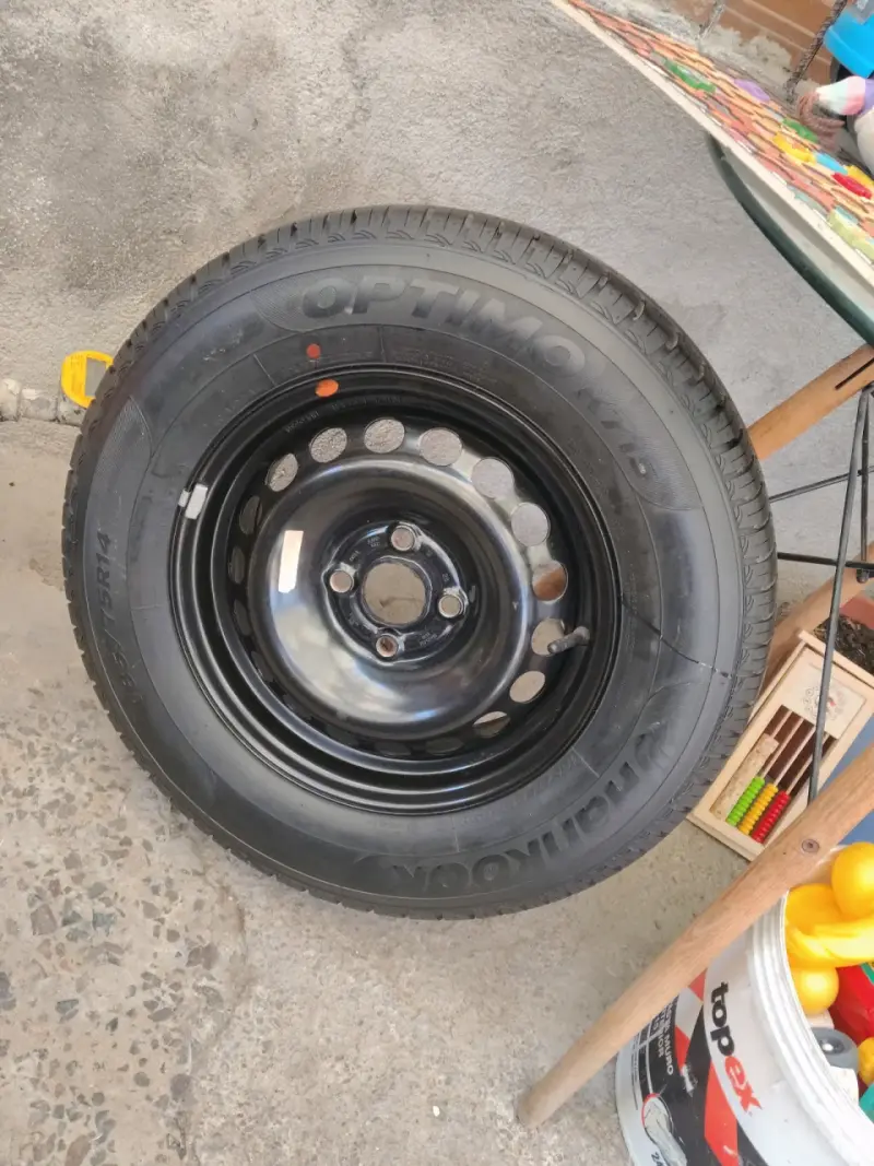 Vendo un solo neumático aro 14 185/75R14 - 6