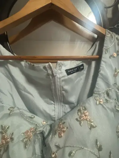 Vestido estilo romántico - miniatura 2