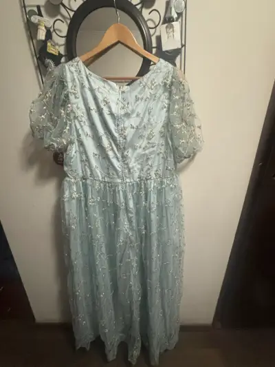 Vestido estilo romántico - miniatura 3