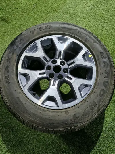 Llanta con neumático 255/60R18 nuevo sin uso - miniatura 1