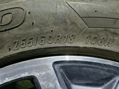 Llanta con neumático 255/60R18 nuevo sin uso - miniatura 4