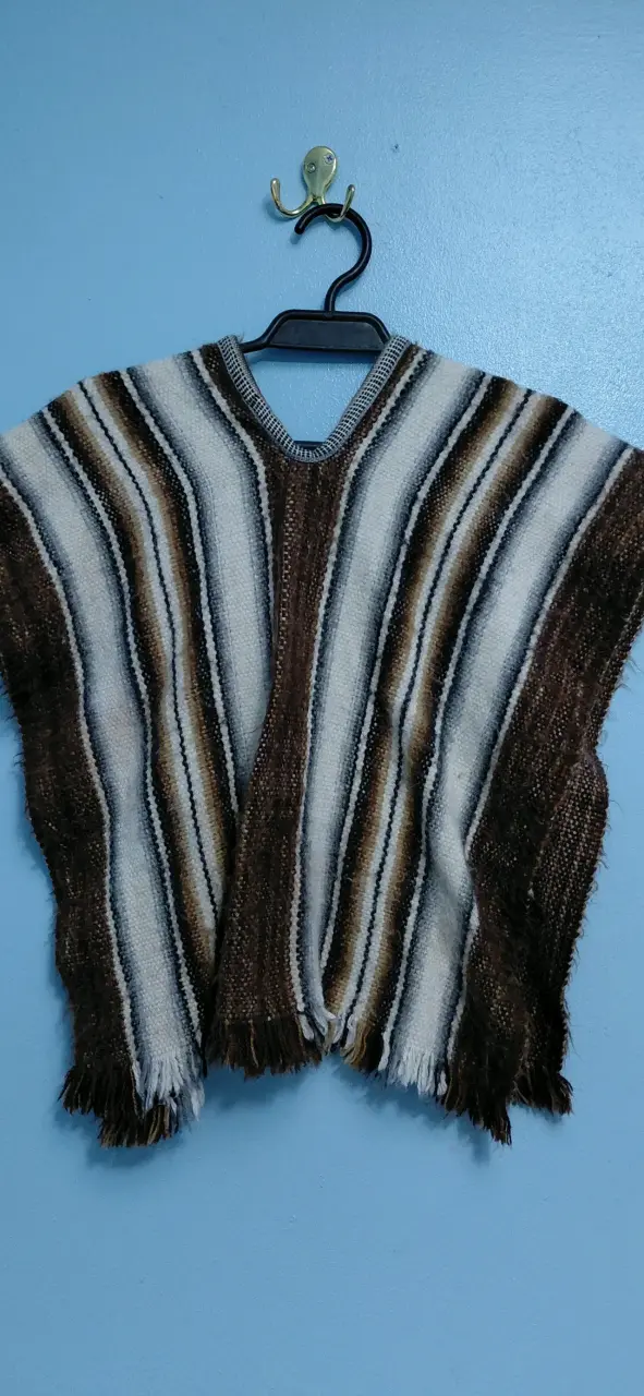 Poncho mapuche niño pequeño