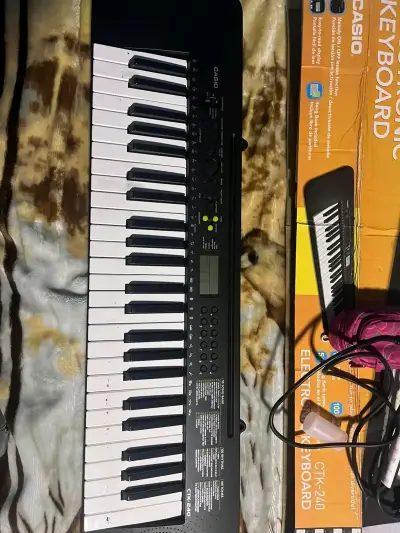 Teclado Casio - miniatura 2