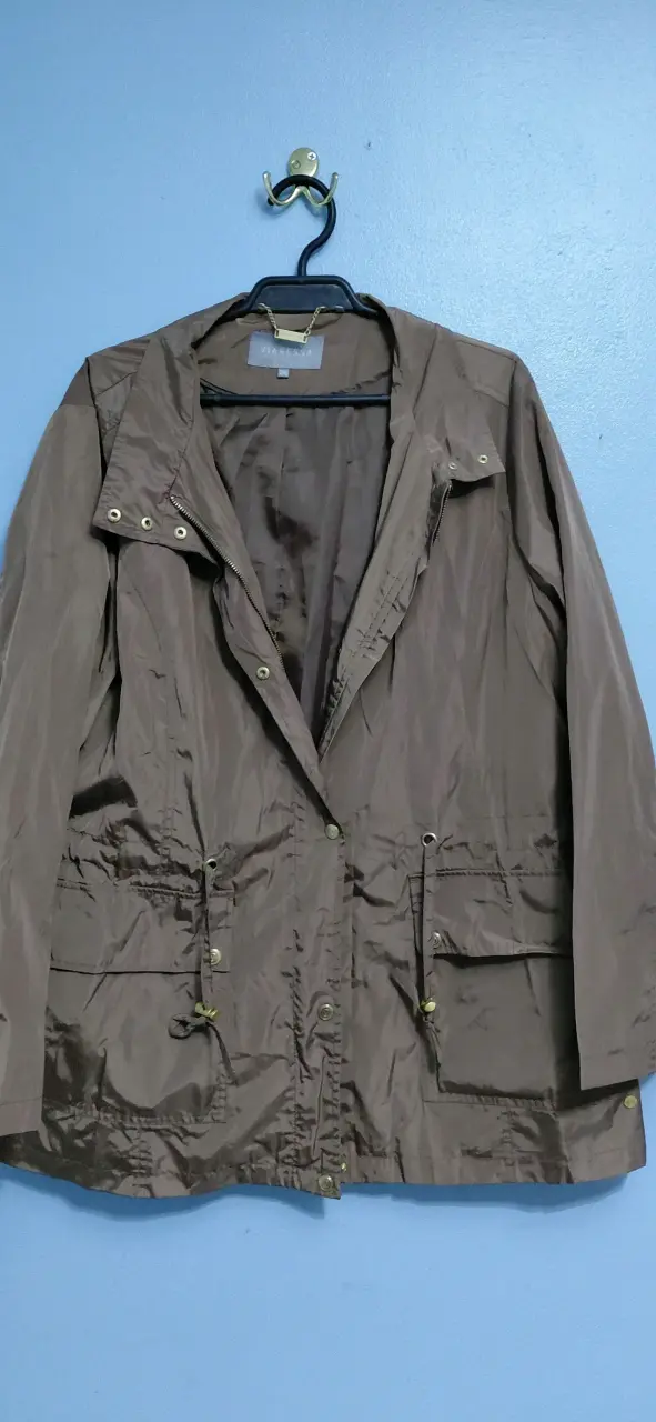 Chaqueta cortaviento sin uso - 2