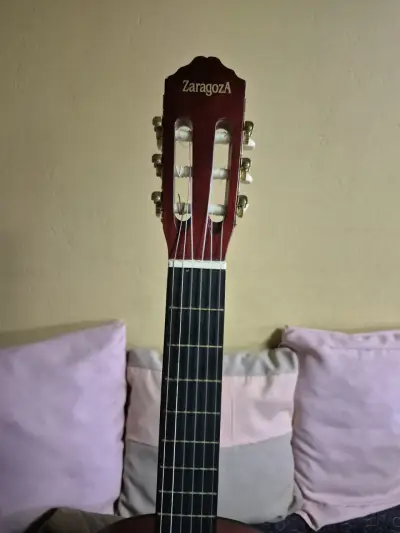 Guitarra acustica Zaragoza - miniatura 5
