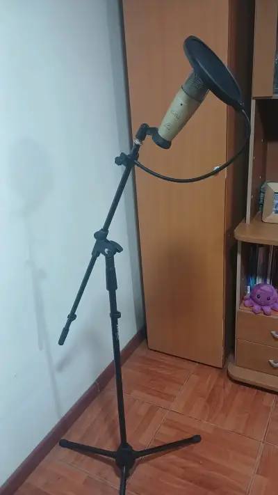 ATRIL DE MICROFONO, CON MICROFONO INCLUIDO Y ANTIP - miniatura 3