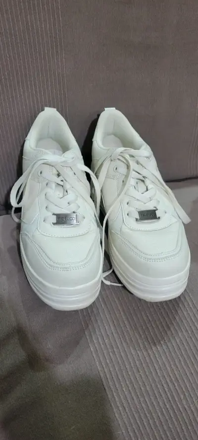 Zapatillas Blancas con brillitos marca Fiorucci - miniatura 1