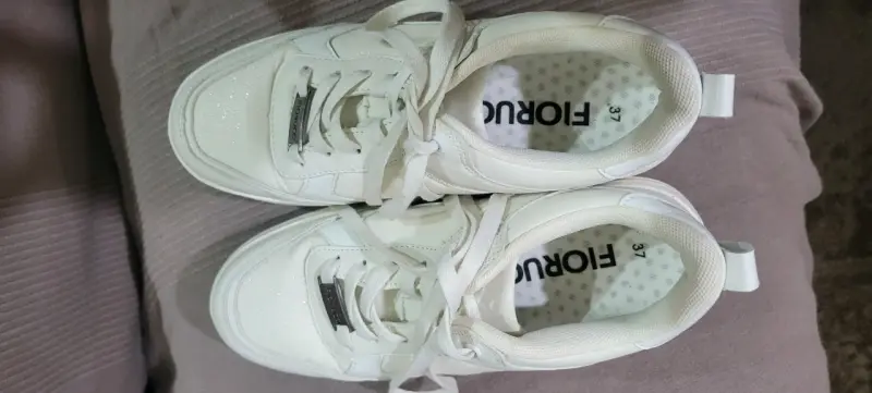 Zapatillas Blancas con brillitos marca Fiorucci - 4