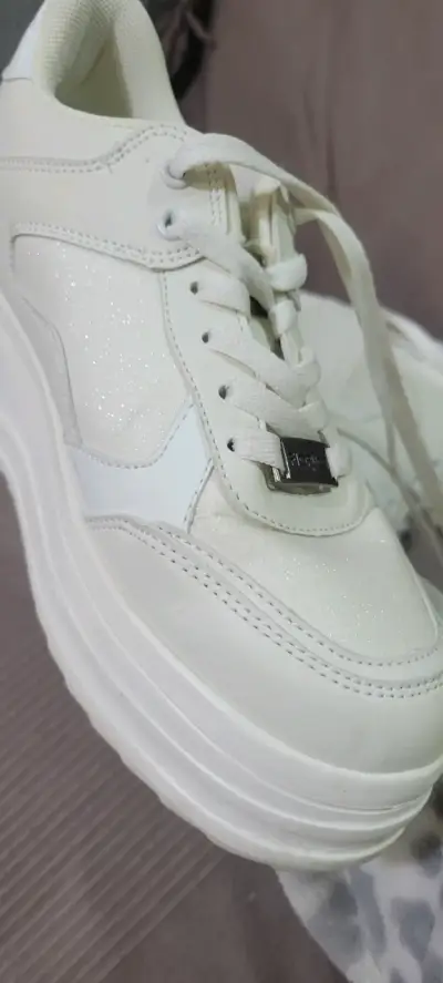 Zapatillas Blancas con brillitos marca Fiorucci - miniatura 5