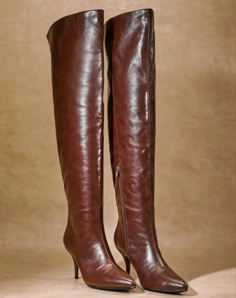 Botas sobre la rodilla café chocolate tacón fino - 1