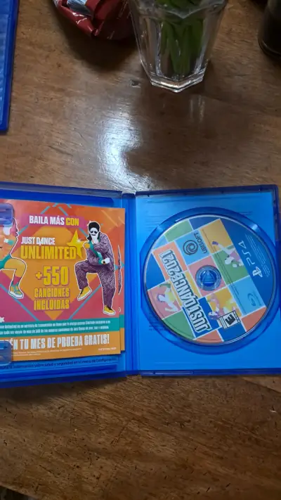 PlayStation 4 Especial Edition + 3 juegos - miniatura 2