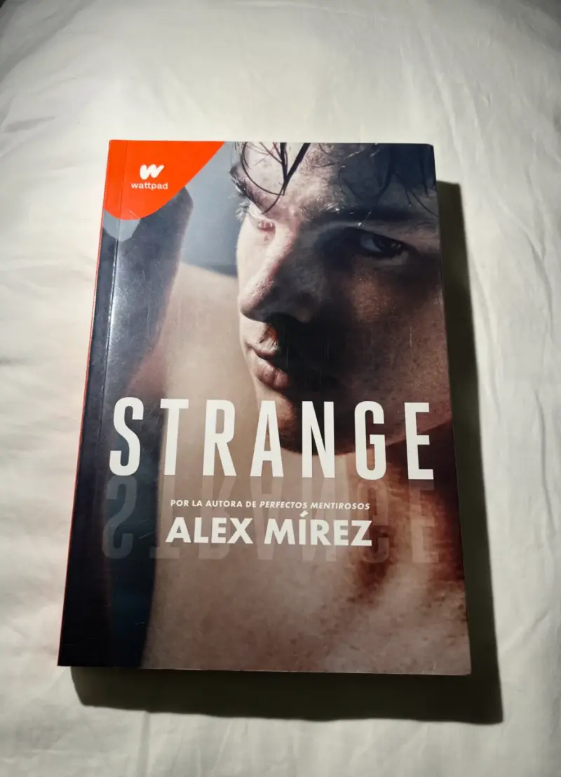 Libro Strange - 1
