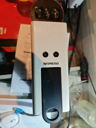 Cafetera Nespresso - miniatura 1