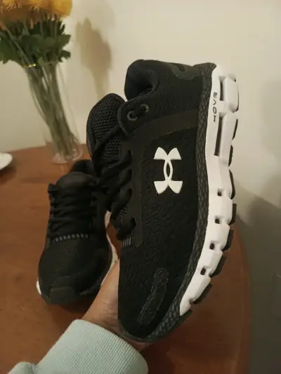 Zapatillas under Armour nuevas talla 37 - miniatura 1