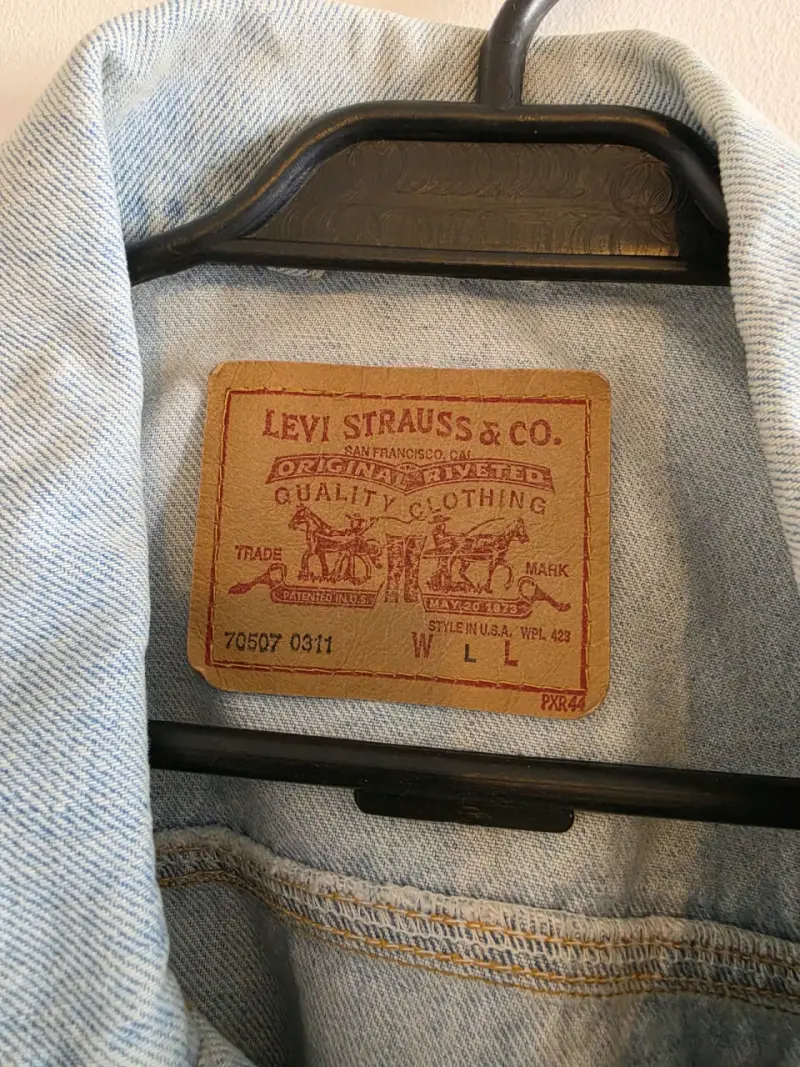 Vendo chaqueta LEVI'S talla M - 2