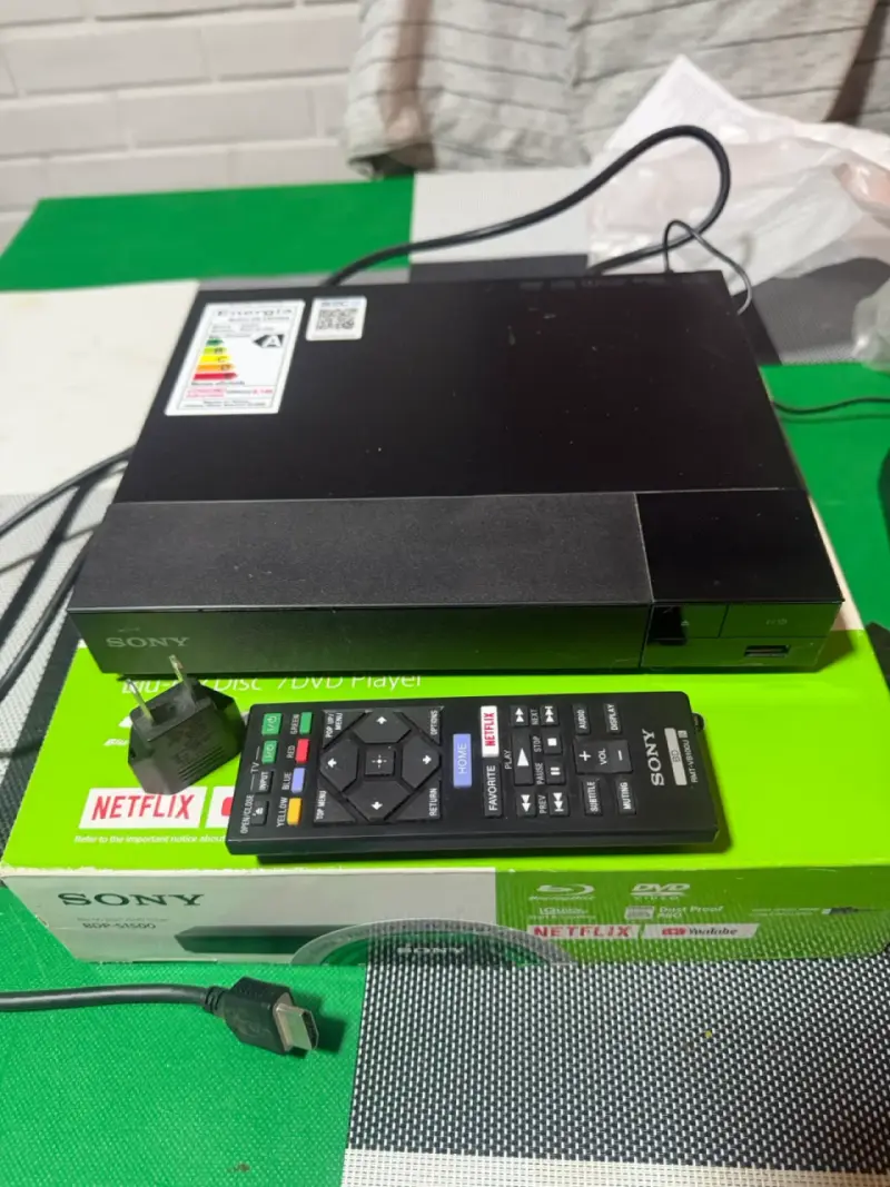 Blu-Ray Disc/ DVD Player - 4