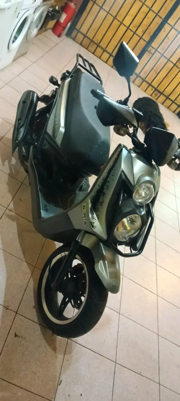 Scooter gris KM A150 - 3