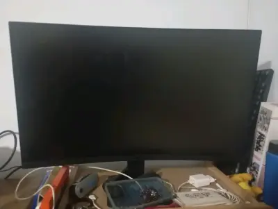 Monitor curvo - miniatura 1