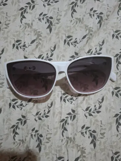 Lentes de sol blancos - miniatura 1