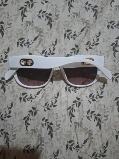 Lentes de sol blancos - miniatura 3