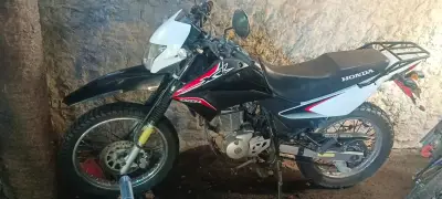 MOTO Honda XR150 - miniatura 4