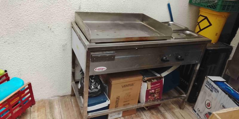 Churrasquera con muy poco uso