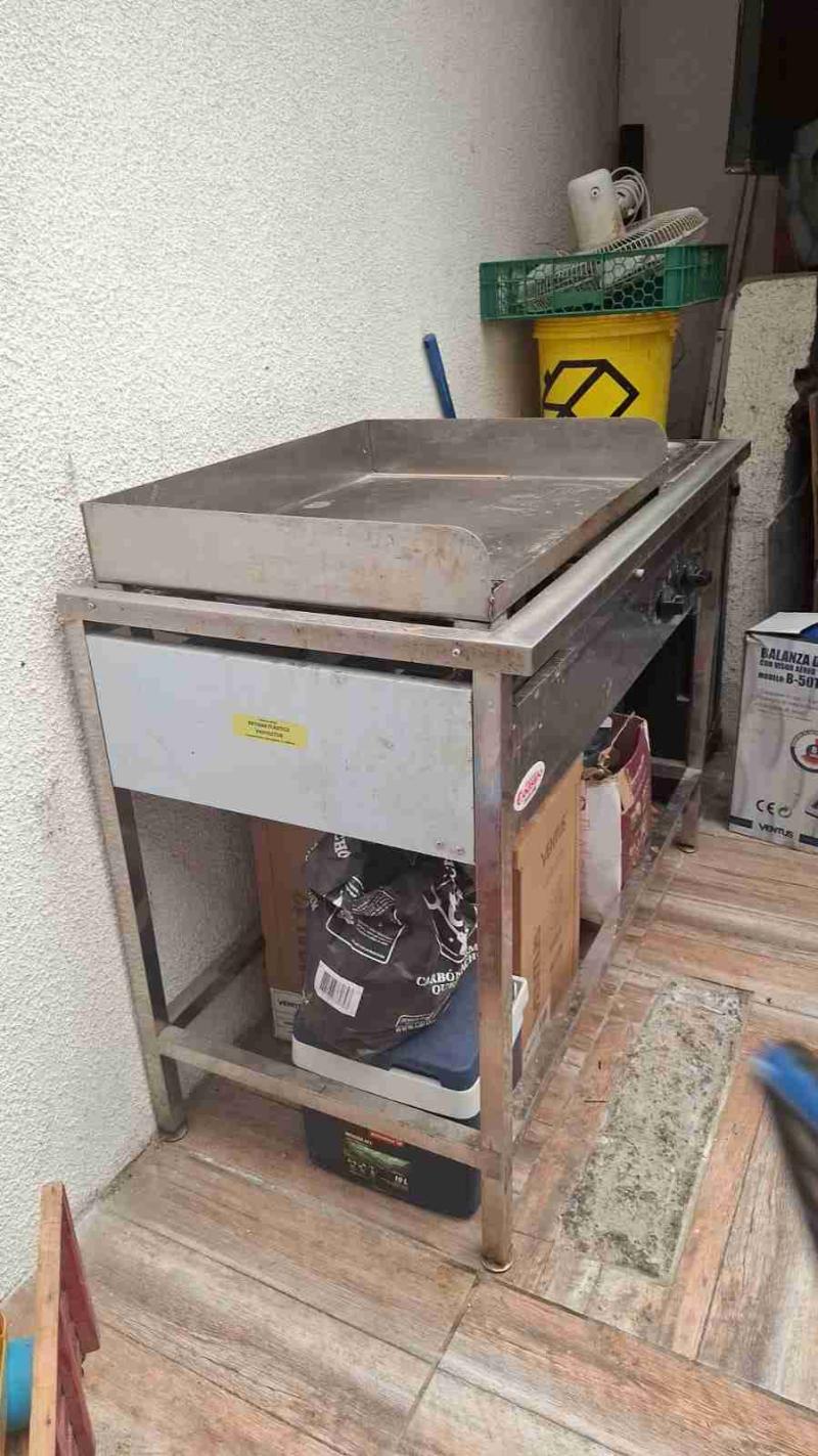 Churrasquera con muy poco uso - 3