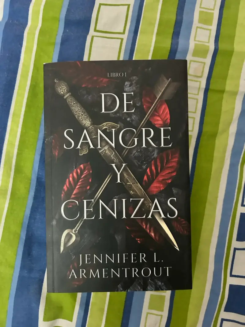 Libro “De Sangre y Cenizas” original