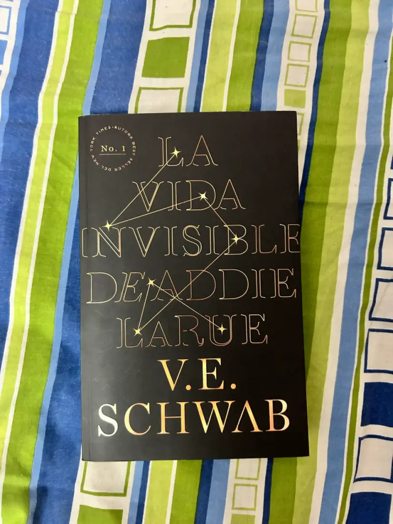 libro La vida invisible de Addie LaRue original