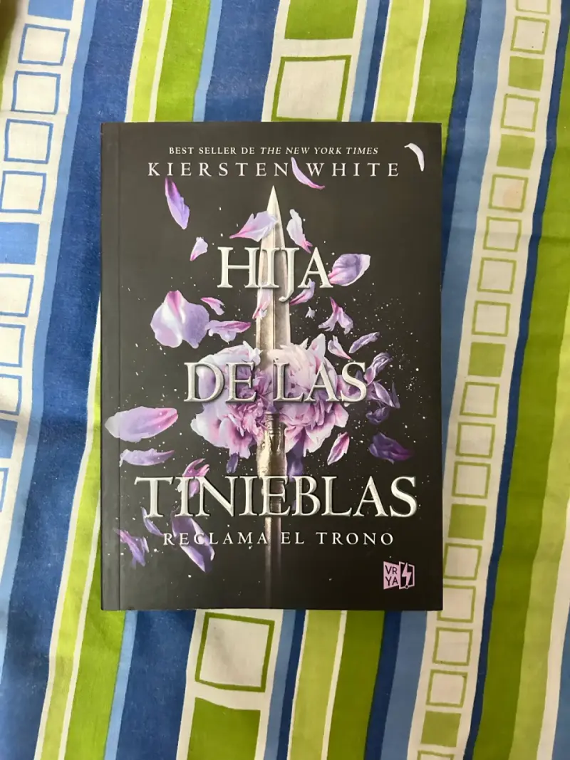 Libro original Hija de las tinieblas