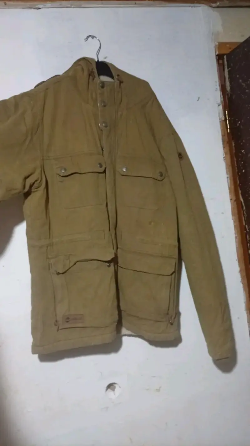 Chaqueta gruesa y corta viento