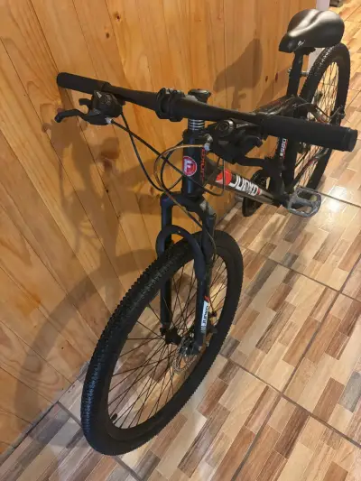 Se vende bicicleta aro 26 en buen estado - miniatura 1