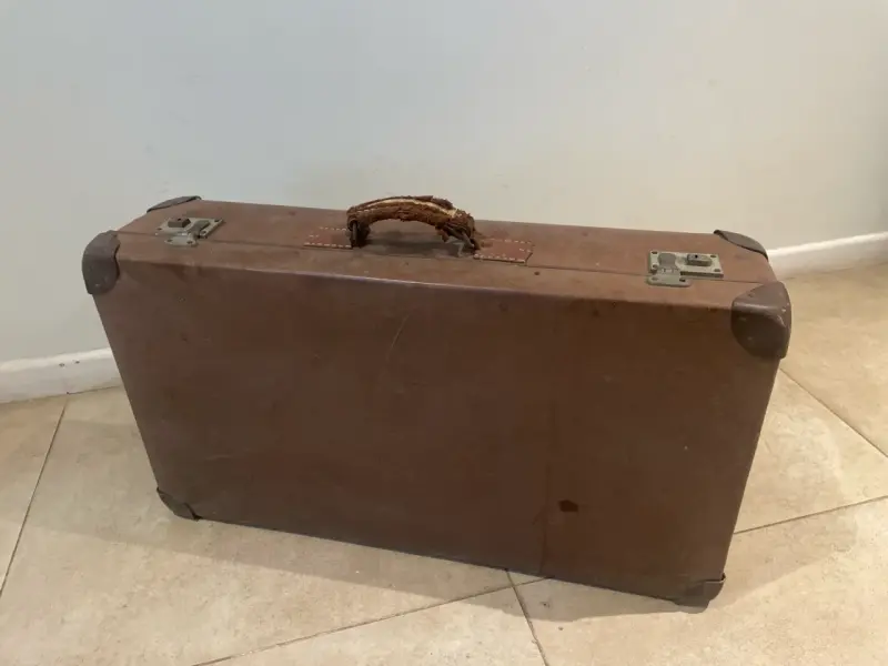 Maleta antigua para adorno