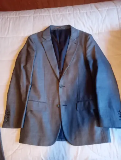 Se vende traje - miniatura 1
